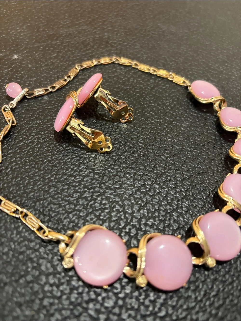 LISNER  1950 - 1960’s gold‑Tone Pink Cabochon Necklace and Earring Set